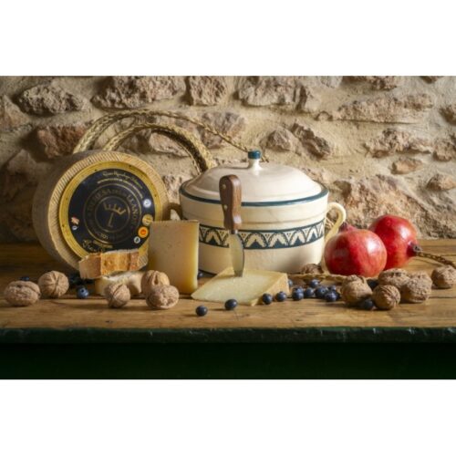 Ceramic Cheese Vase S.XVII with Gran Reserva cheese large format